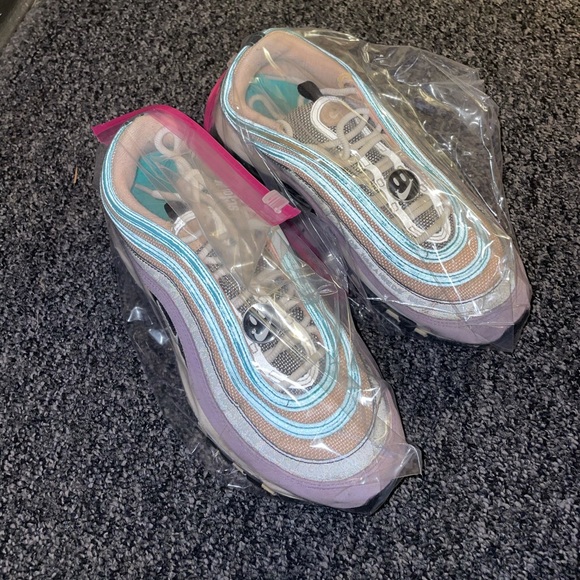 👟 - Picture 1 of 2